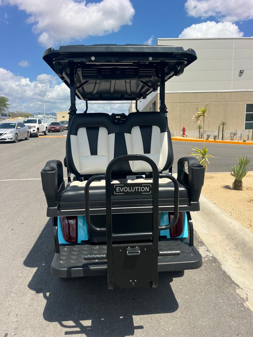 D5 Ranger 4+2 Plus - Pantone 3105c (Black/White Seats) - IN STOCK