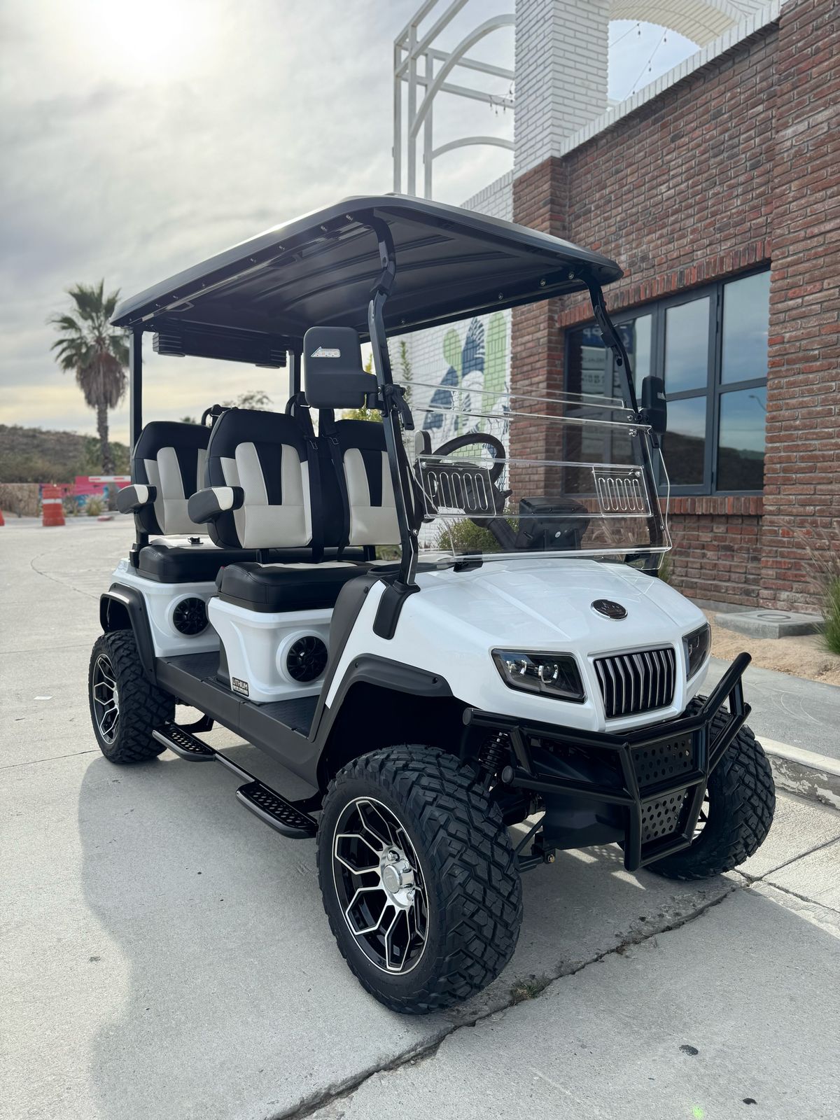 D5 Maverick 4 Mineral White with Black and White Seats - Hardy Carts & Equipment