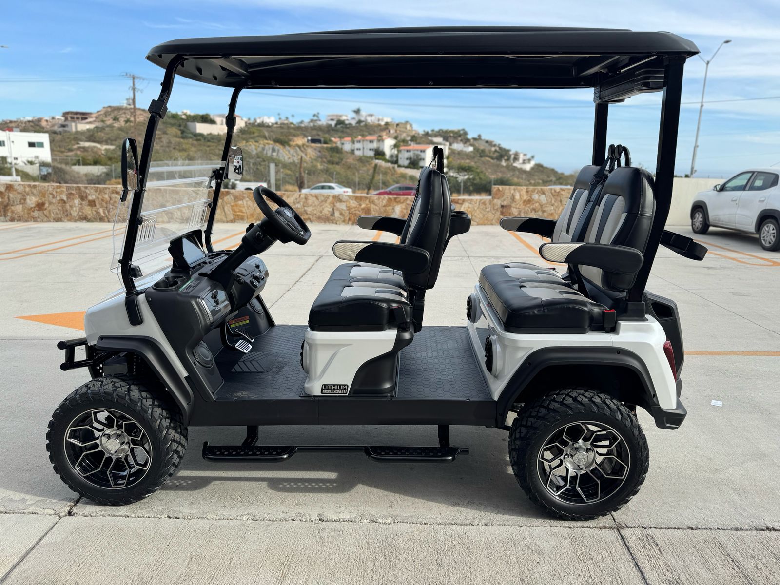 D5 Maverick 4 Mineral White with Black and White Seats - Hardy Carts & Equipment