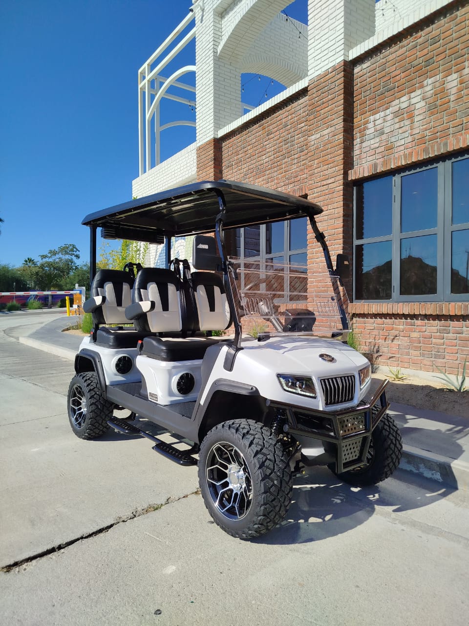 D5 Maverick 4 Mineral White with Black and White Seats - Hardy Carts & Equipment