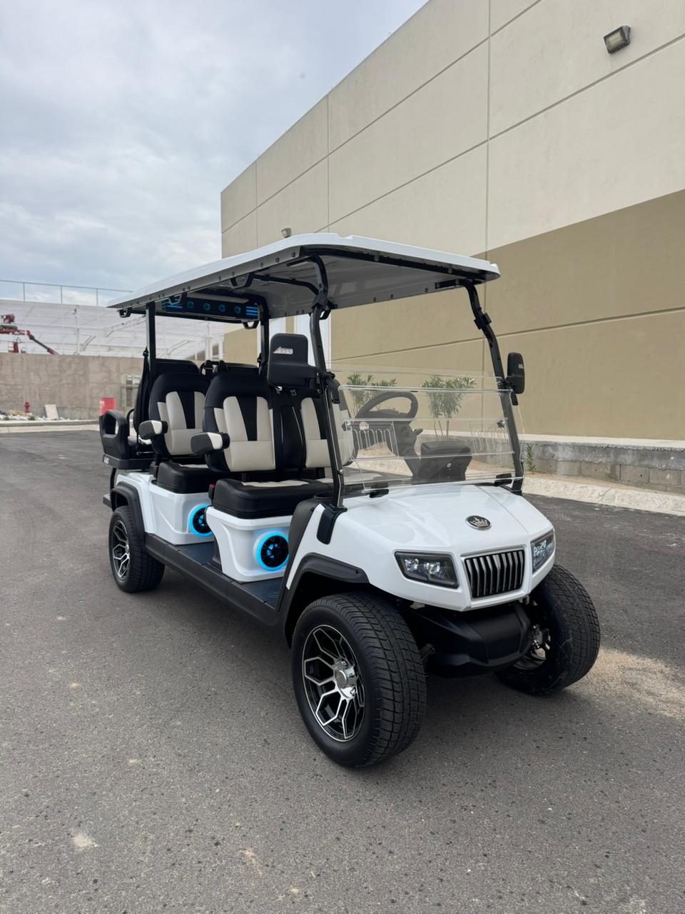 D5 Ranger 4+2 Plus - Mineral White - Black & White Seats - Color Matched Roof - In Stock