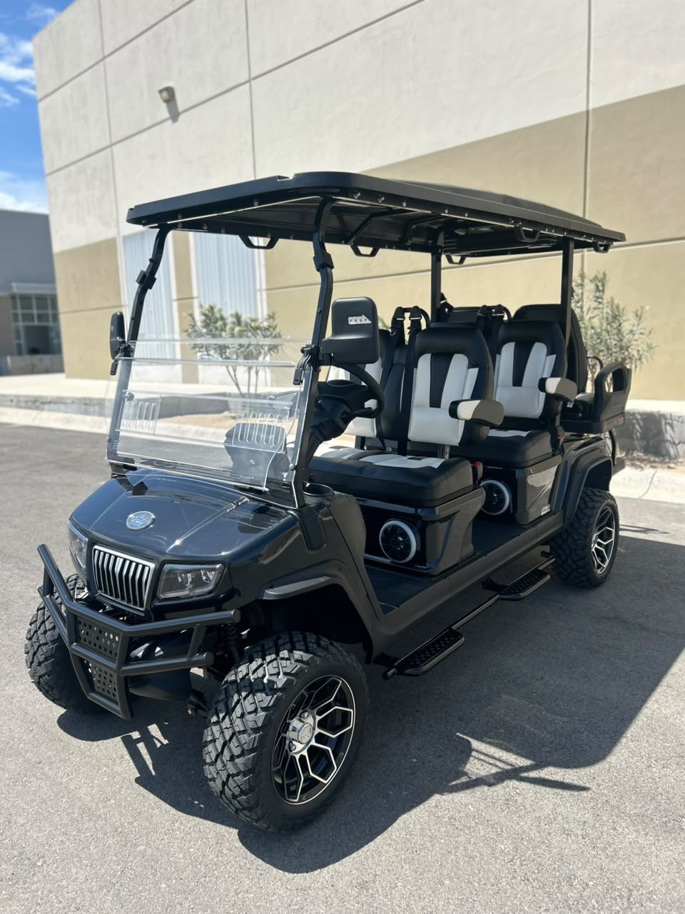 D5 Maverick 4+2 Plus - Black Sapphire - Black & White Seats (LC-78) - In Stock