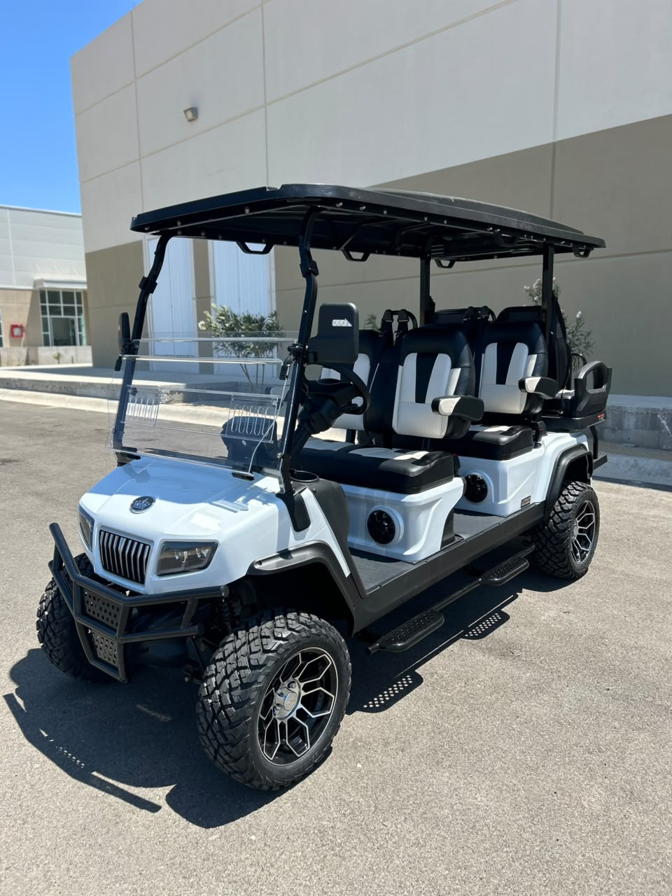 D5 Maverick 4+2 Plus - Mineral White (Black/White Seats) - IN STOCK