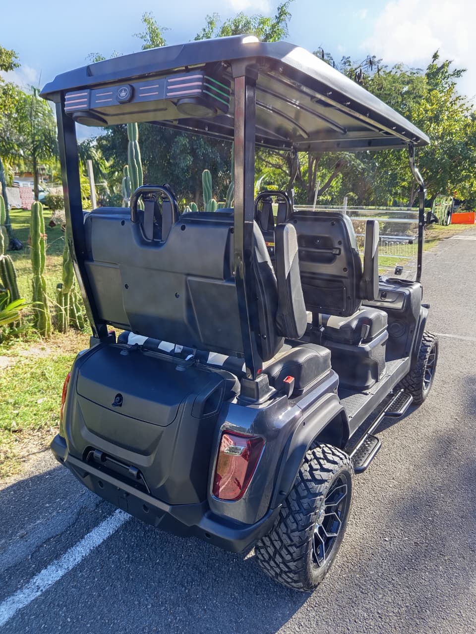 D5 Maverick 4 Plus - Artic Grey - Black & White Seats - In Stock