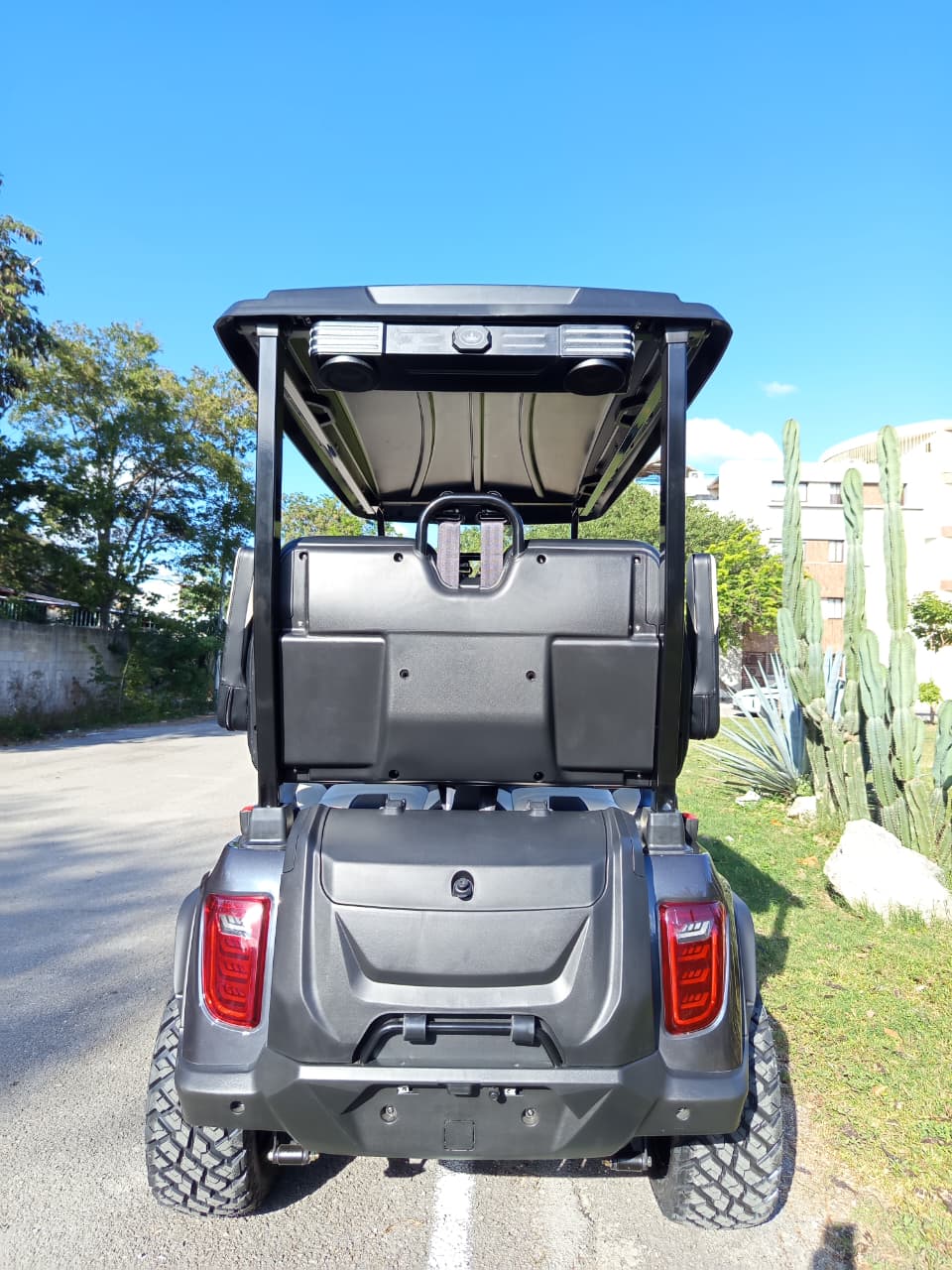 D5 Maverick 4 Plus - Artic Grey - Black & White Seats - In Stock