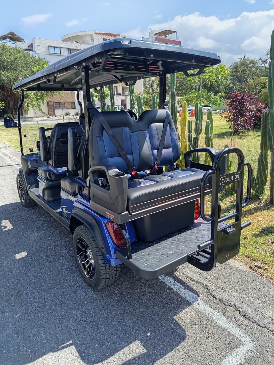 D5 Ranger 4+2 Plus - Portimão Blue - Black & Blue Seats - In Stock
