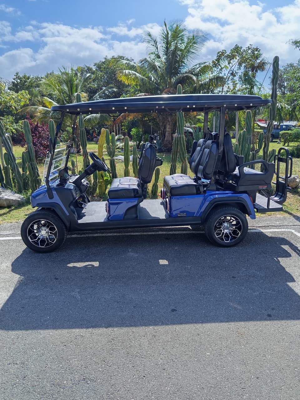 D5 Ranger 4+2 Plus - Portimão Blue - Black & Blue Seats - In Stock