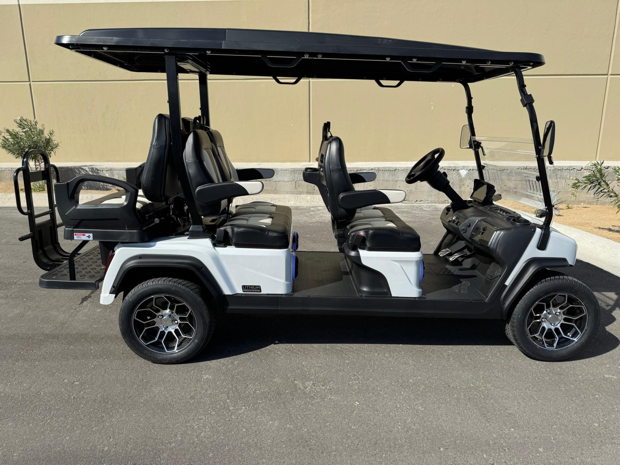 D5 Ranger 4+2 Plus - Mineral White -with Black Seats - Hardy Carts & Equipment