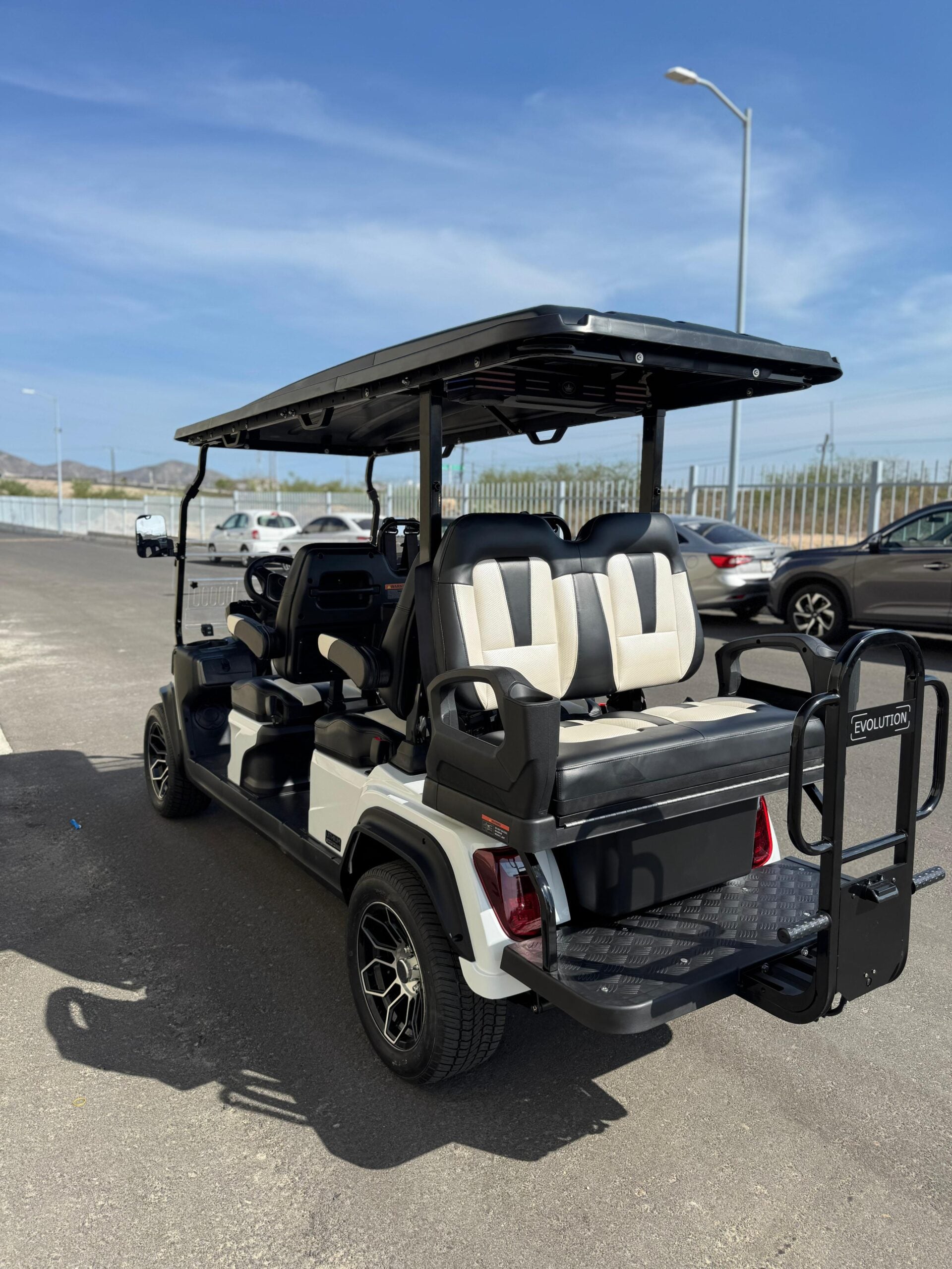 D5 Ranger 4+2 Plus - Mineral White -Black and White Seats- Hardy Carts & Equipment