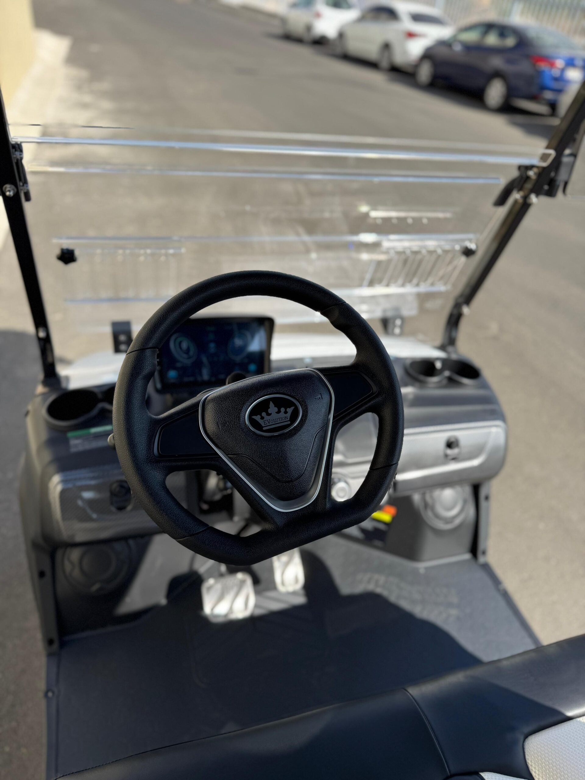 D5 Ranger 4+2 Plus - Mineral White -with Black Seats - Hardy Carts & Equipment