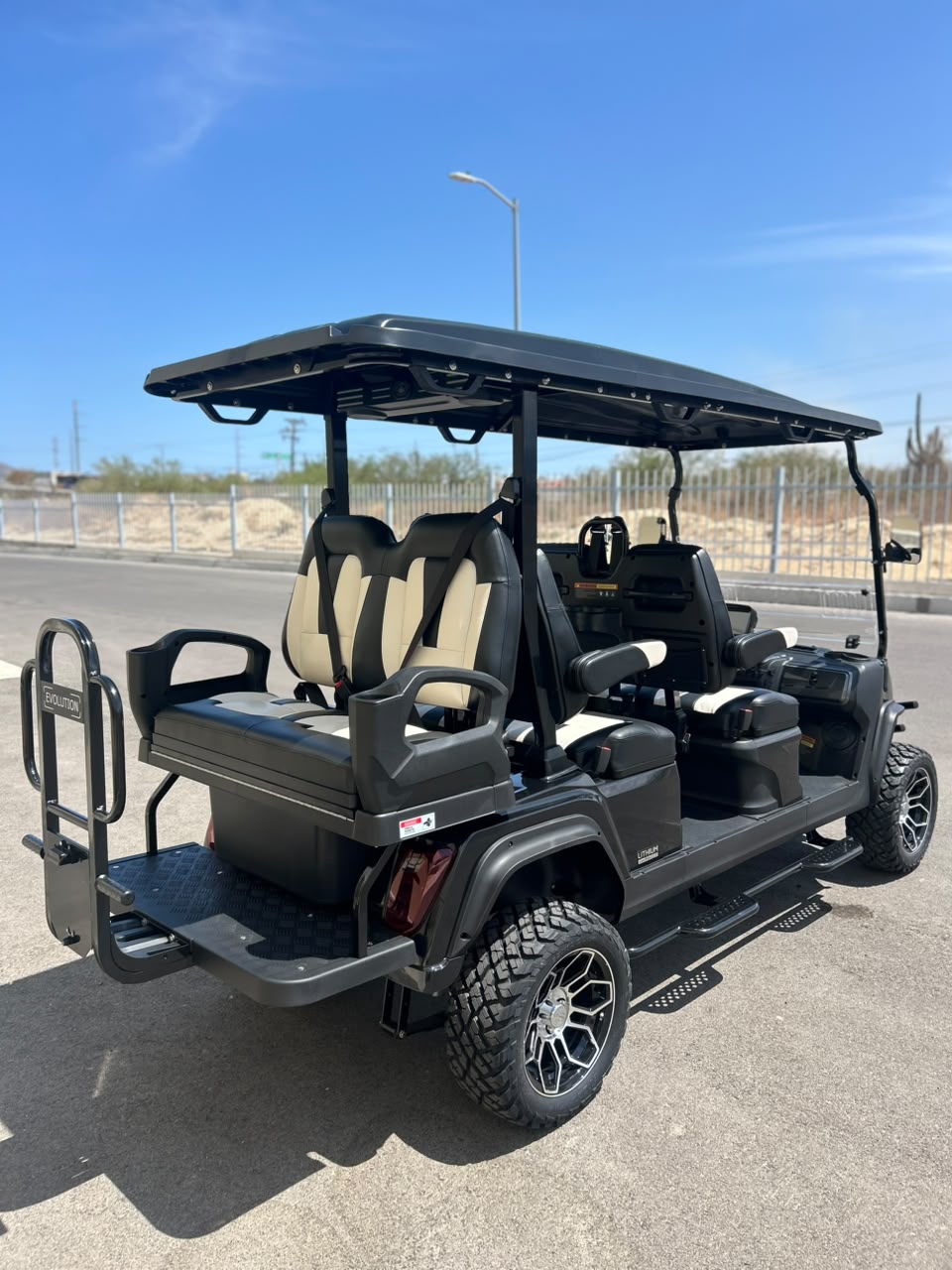 D5 Maverick 4+2 Plus - Black Sapphire - Black & White Seats (LC-78) - In Stock