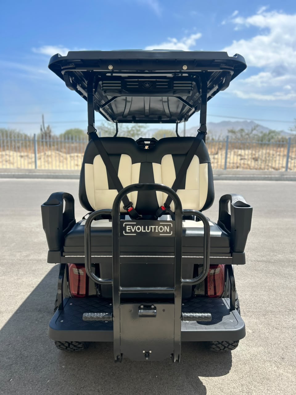 D5 Maverick 4+2 Plus - Black Sapphire - Black & White Seats (LC-78) - In Stock