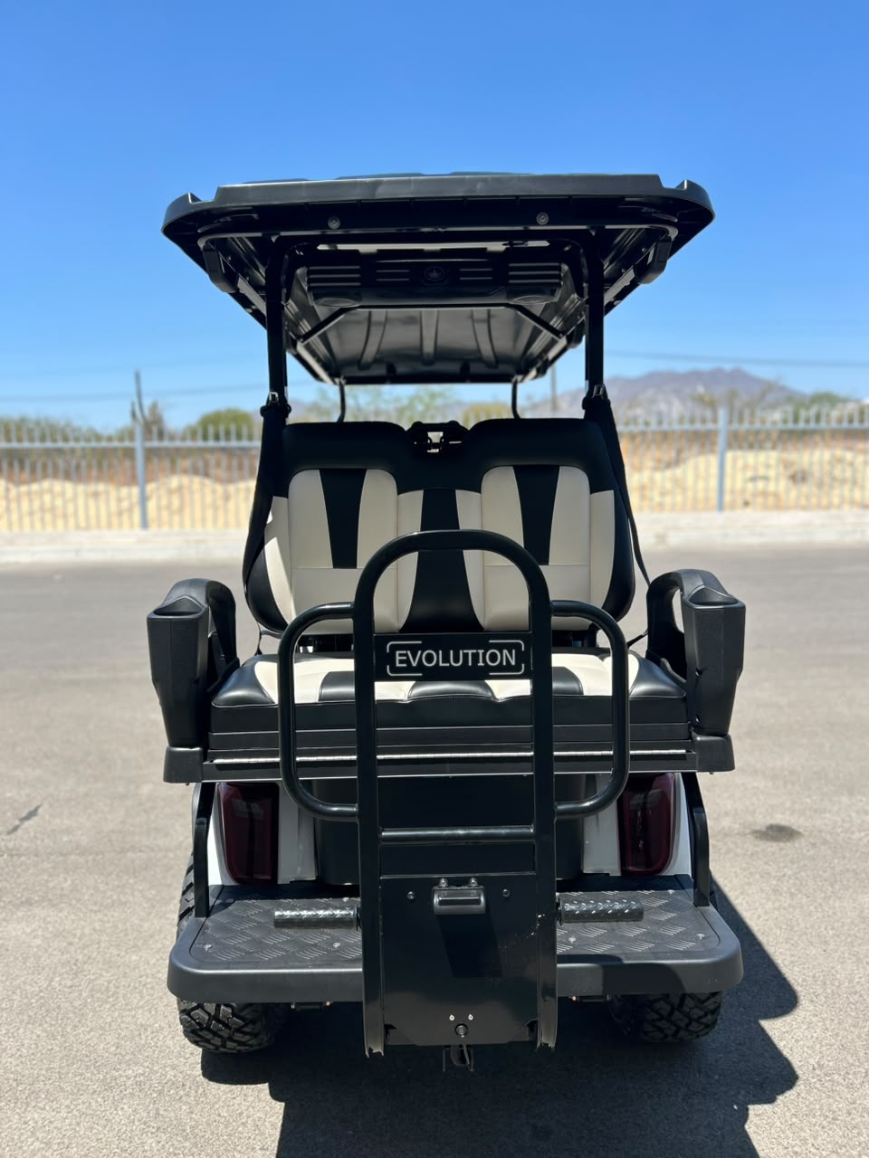 D5 Maverick 4+2 Plus - Mineral White (Black/White Seats) - IN STOCK