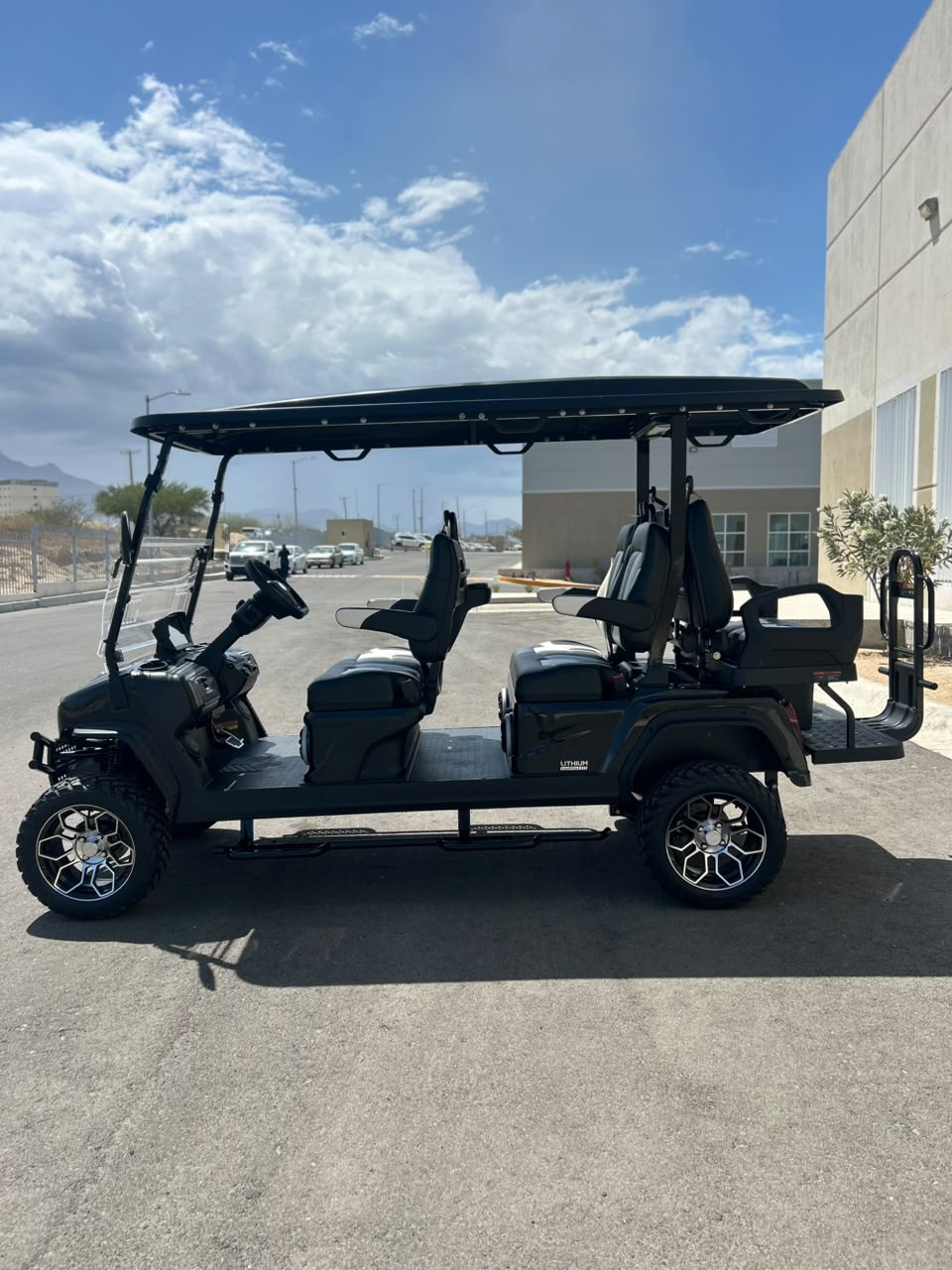 D5 Maverick 4+2 Plus - Black Sapphire - Black & White Seats (LC-78) - In Stock