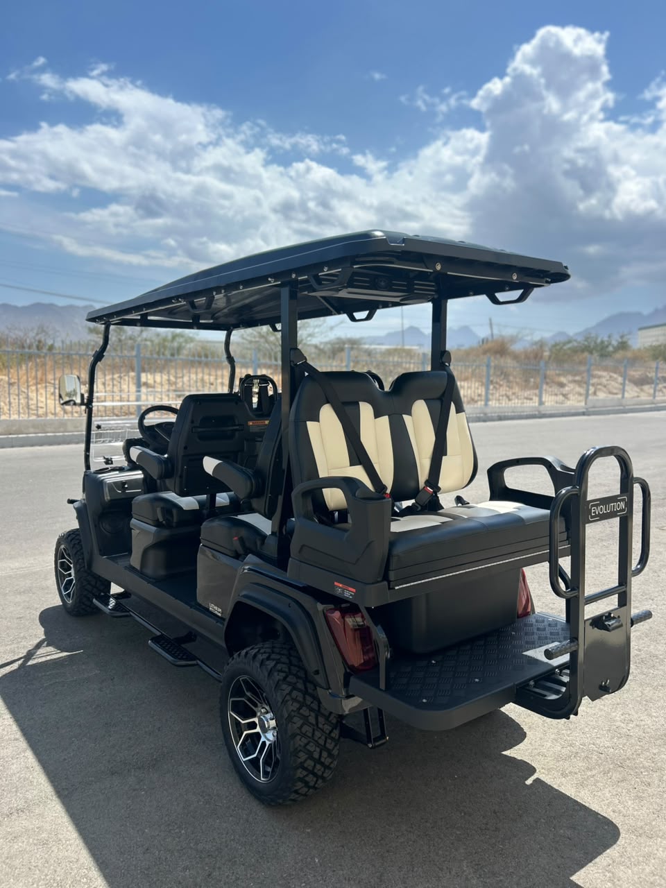 D5 Maverick 4+2 Plus - Black Sapphire - Black & White Seats (LC-78) - In Stock
