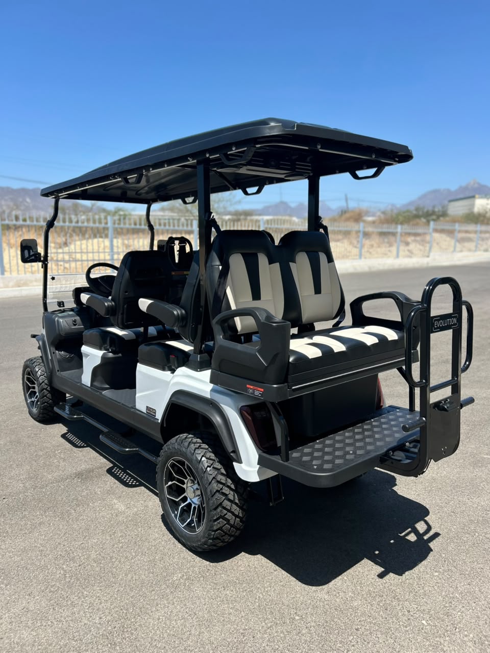 D5 Maverick 4+2 Plus - Mineral White (Black/White Seats) - IN STOCK