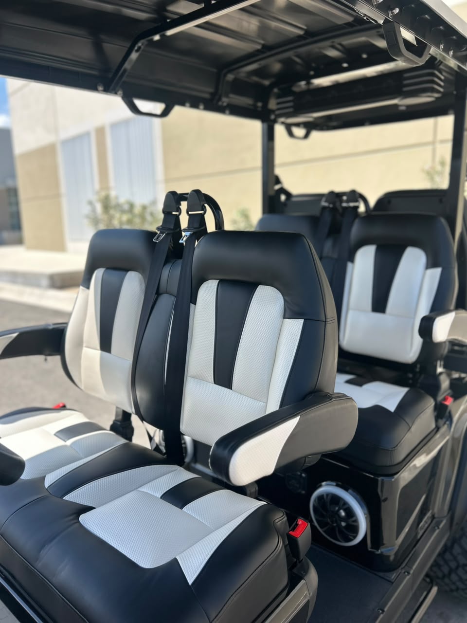 D5 Maverick 4+2 Plus - Black Sapphire - Black & White Seats (LC-78) - In Stock