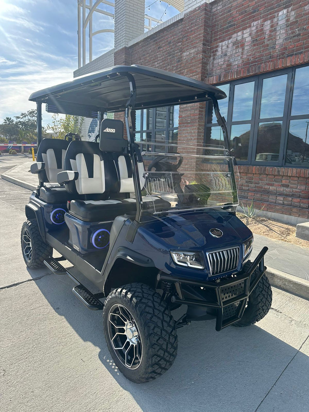 D5 Maverick 4 Plus - Navy - Black and White Seats - In Stock ✔