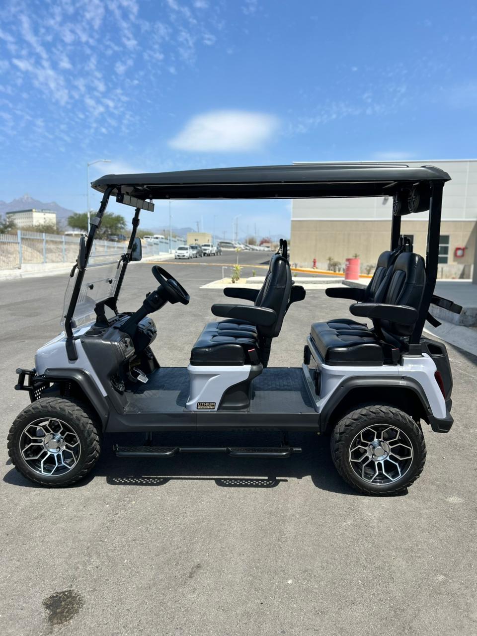 D5 Maverick 4 Plus - Custom color - Black Seats - Used