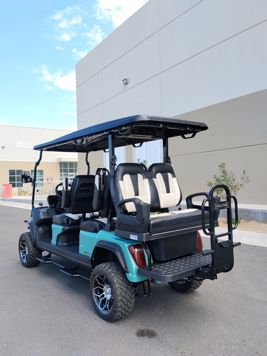 D5 Maverick 4+2 Plus - Pantone 3105c (Black/White Seats) - In Stock